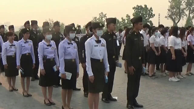 ค่าหมอกควันเกินมาตรฐาน นศ.รณรงค์สวมหน้ากากอนามัย