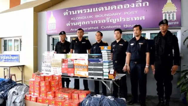 จับไม่มีวันหมด! ศุลกากรฯยึดบุหรี่ ประทัด เสื้อละเมิดลิขสิทธิ์ มูลค่ากว่า 3 แสน