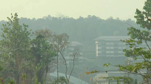 ค่าหมอกควันเกินมาตรฐาน นศ.รณรงค์สวมหน้ากากอนามัย