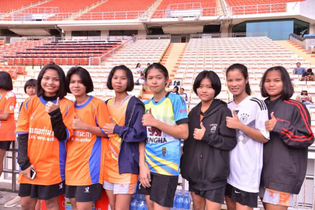 สุดคึกคัก! มาดามแป้ง "เมืองไทยประกันภัย" คัดเยาวชนฟุตบอลหญิงเข้าห้องเรียนกีฬา รอบแรก