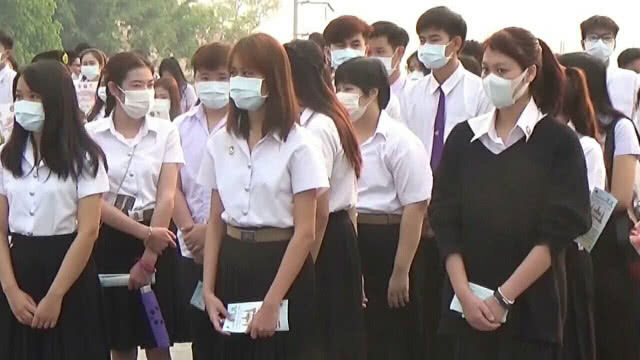 ค่าหมอกควันเกินมาตรฐาน นศ.รณรงค์สวมหน้ากากอนามัย