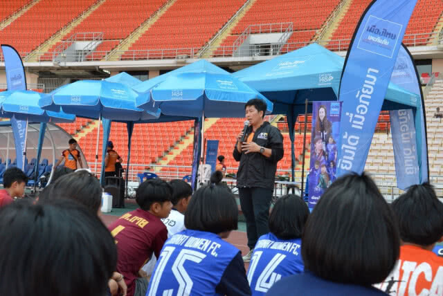 สุดคึกคัก! มาดามแป้ง "เมืองไทยประกันภัย" คัดเยาวชนฟุตบอลหญิงเข้าห้องเรียนกีฬา รอบแรก