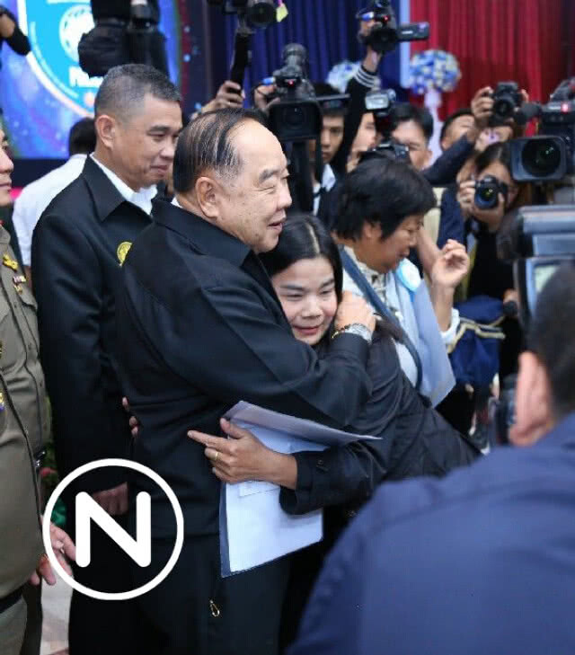 ประวิตร มอบทรัพย์สินคืนประชาชน จากผลพวงปัญหาหนี้นอกระบบ