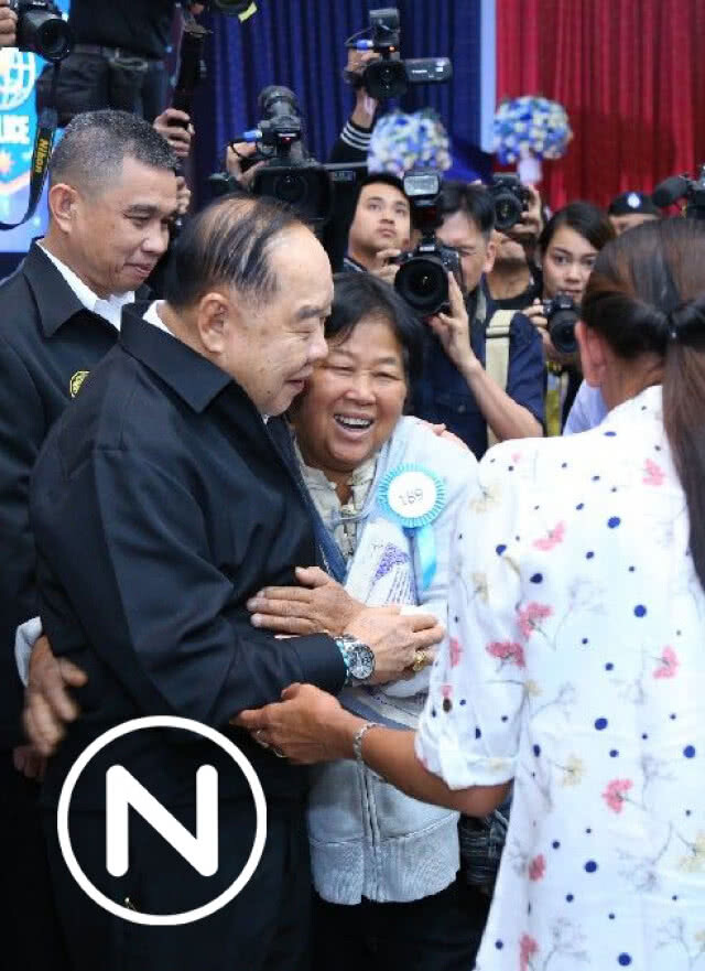 ประวิตร มอบทรัพย์สินคืนประชาชน จากผลพวงปัญหาหนี้นอกระบบ