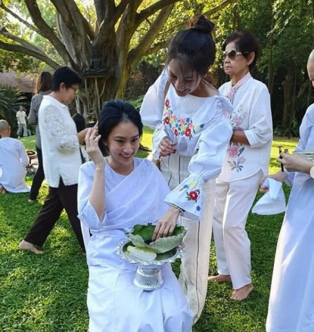 "แอร์" ภัทราริน สบโอกาส! โกนหัวบวชชี เพื่อคุณพ่อ-แม่