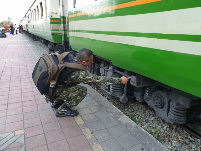 โจรใต้ดักยิงขบวนรถไฟสายโก-ลก โชคดีไม่มีคนบาดเจ็บ