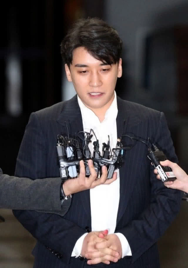 ฉาวอีก!!! เปิดแชทลับ "จงฮยอน CNBLUE" ขอคลิปแอบถ่าย และให้ "จุนยอง" จัดหาสาวๆให้