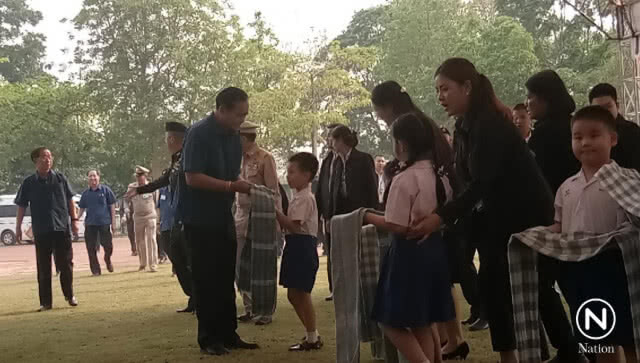 นายกฯถึงแพร่ ปชช.แห่รับ