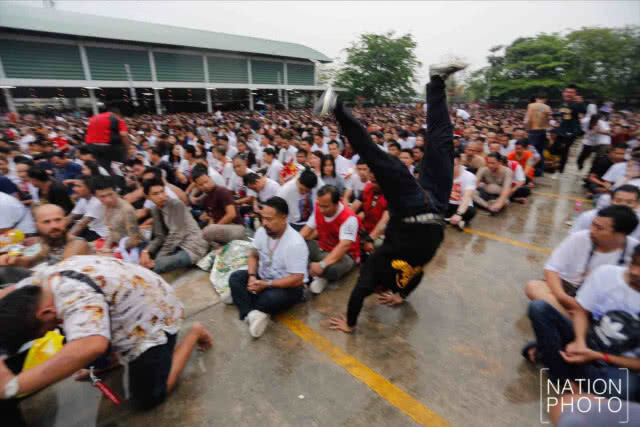พิธีไหว้ครูหลวงพ่อเปิ่น ท่ามกลางฝนโปรยปราย