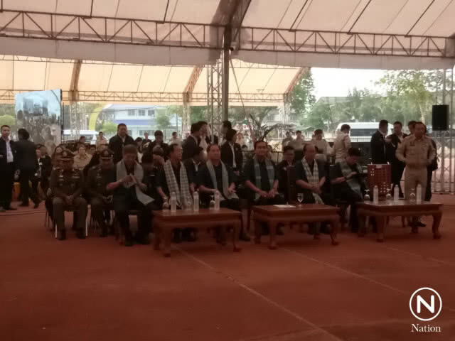 นายกฯถึงแพร่ ปชช.แห่รับ