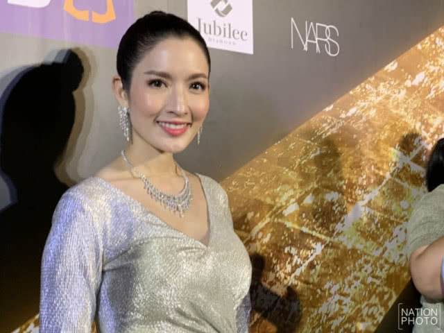 "แอฟ" ไว้ใจพี่เลขาให้ดูแล "ปีใหม่"