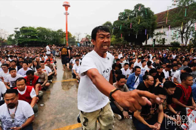 พิธีไหว้ครูหลวงพ่อเปิ่น ท่ามกลางฝนโปรยปราย