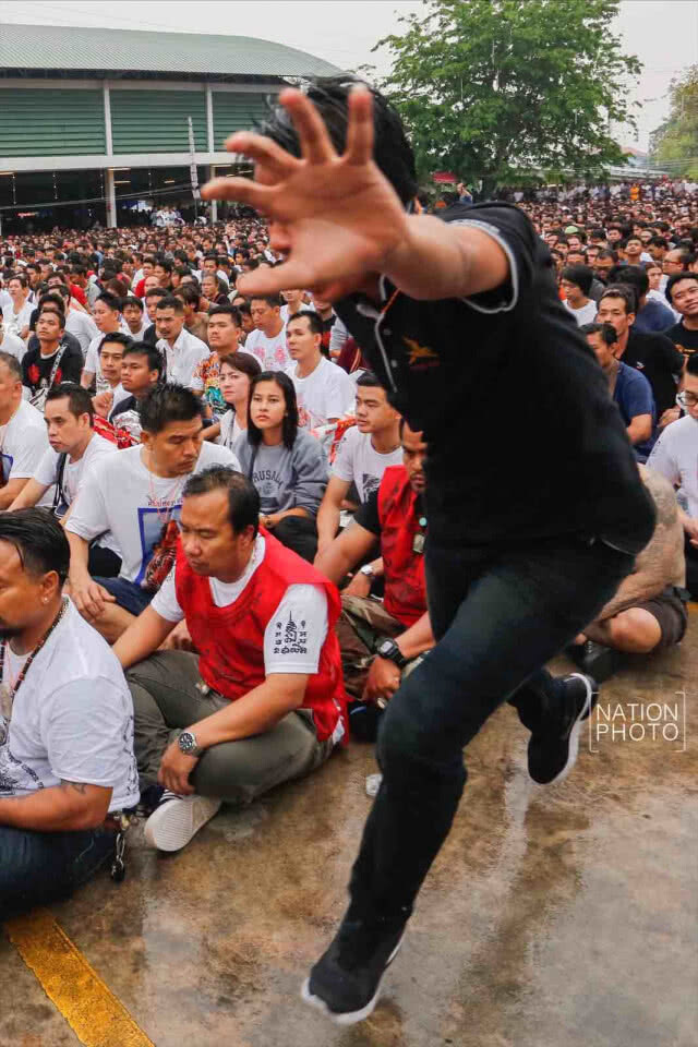 พิธีไหว้ครูหลวงพ่อเปิ่น ท่ามกลางฝนโปรยปราย