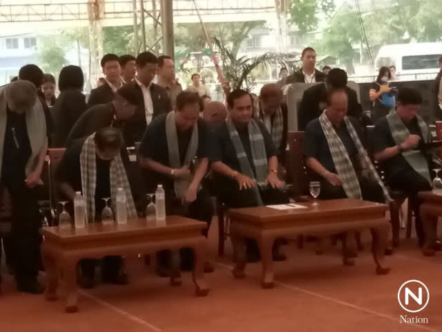 นายกฯถึงแพร่ ปชช.แห่รับ