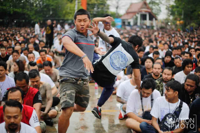 พิธีไหว้ครูหลวงพ่อเปิ่น ท่ามกลางฝนโปรยปราย