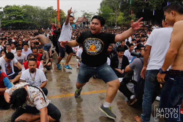 พิธีไหว้ครูหลวงพ่อเปิ่น ท่ามกลางฝนโปรยปราย
