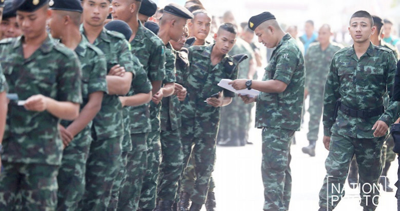 (ประมวลภาพ) "ทหาร-ประชาชน"แหใช้สิทธิเลือกตั้งล่วงหน้าปัตตานี (ประมวลภาพ) "ทหาร-ประชาชน"แหใช้สิทธิเลือกตั้งล่วงหน้าปัตตานี