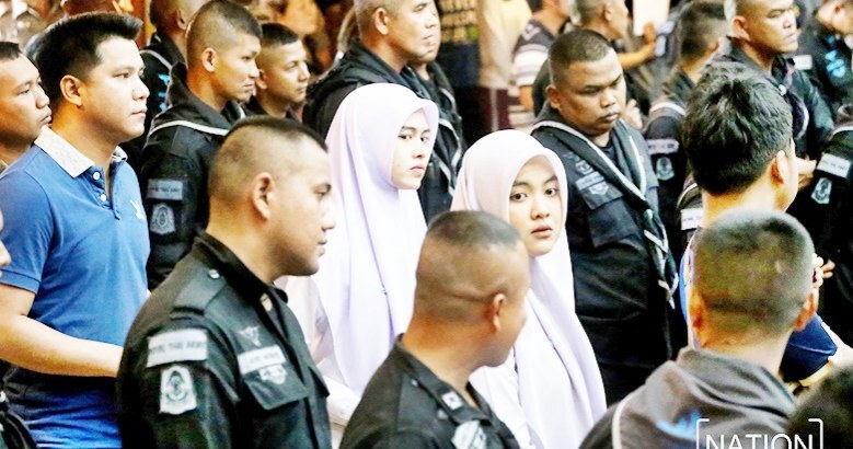 (ประมวลภาพ) "ทหาร-ประชาชน"แหใช้สิทธิเลือกตั้งล่วงหน้าปัตตานี