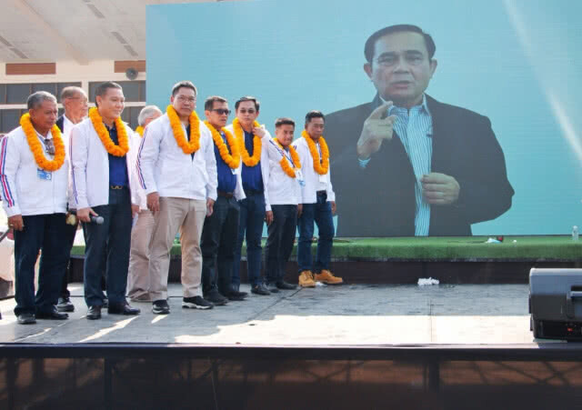 "ลุงตู่" ฝากคลิปถึง พี่น้อง 3 จังหวัดชายแดนใต้ พูดยาวีอ้อน "อย่าลืมเรา"