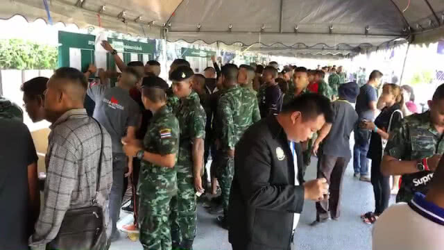 "ทหารชายแดนใต้" แห่ใช้สิทธิเลือกตั้งล่วงหน้าคึกคัก!