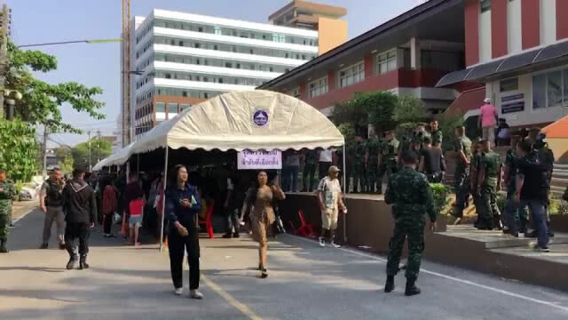 "ทหารชายแดนใต้" แห่ใช้สิทธิเลือกตั้งล่วงหน้าคึกคัก!
