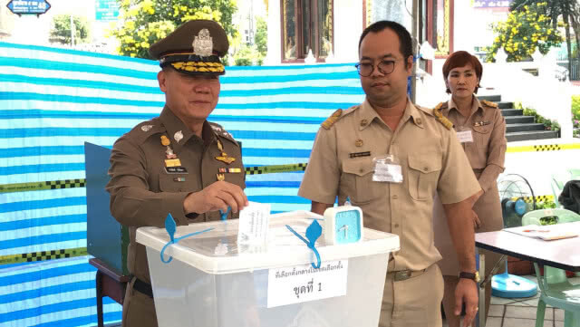 "จักรทิพย์"ใช้สิทธิเลือกตั้งล่วงหน้าเขตสายไหม