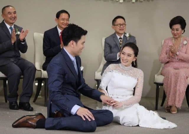 "อุ๊งอิ๊ง" วิวาห์แฟนหนุ่ม "ทักษิณ" วิดีโอคอลร่วมยินดี