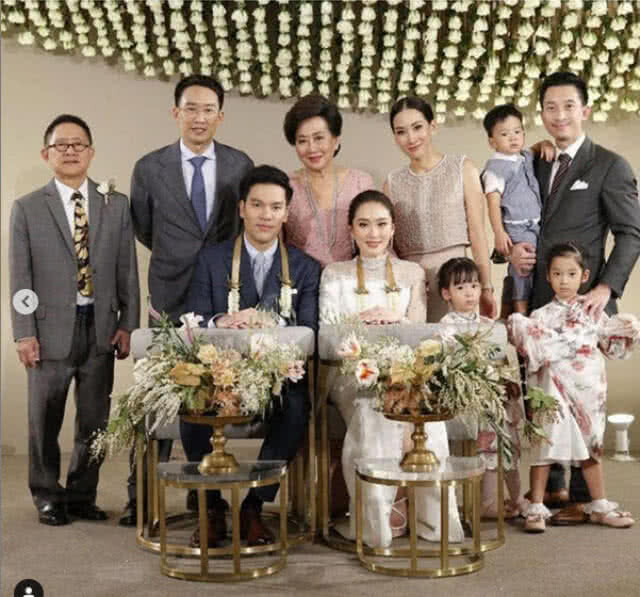 "ทักษิณ - ยิ่งลักษณ์" สุดยินดี!!! ร่วมโพสต์อวยพรจากแดนไกลถึงงานวิวาห์ "อุ๊งอิ๊ง"