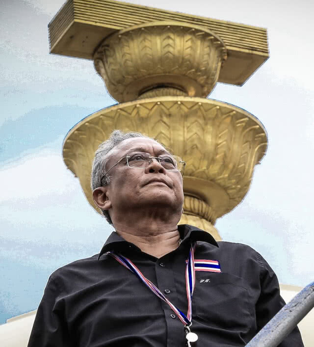 "สุเทพ" โพสต์ การเมืองยังสกปรก 2 พรรคใหญ่ "ซื้อเสียง"แข่งกันยก "ชวน หลีกภัย"เป็นครู