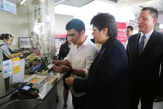 กรมบัญชีกลางเพิ่มทางเลือกผู้ถือบัตรสวัสดิการแห่งรัฐใช้บริการรถไฟฟ้า BTS ได้ทุกสถานี