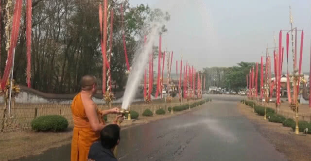 วัดพระธาตุแช่แห้งจัดพิธีหยาดน้ำโบราณครบรอบ 666 ปี