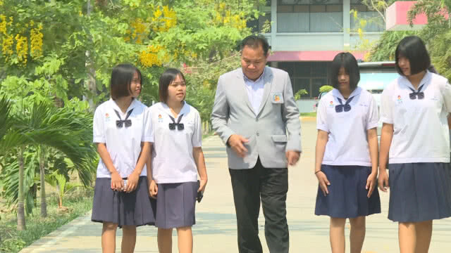 ยกย่อง 4 นร.หญิงขอนแก่นเก็บเงิน 6 พัน คืนเจ้าของ