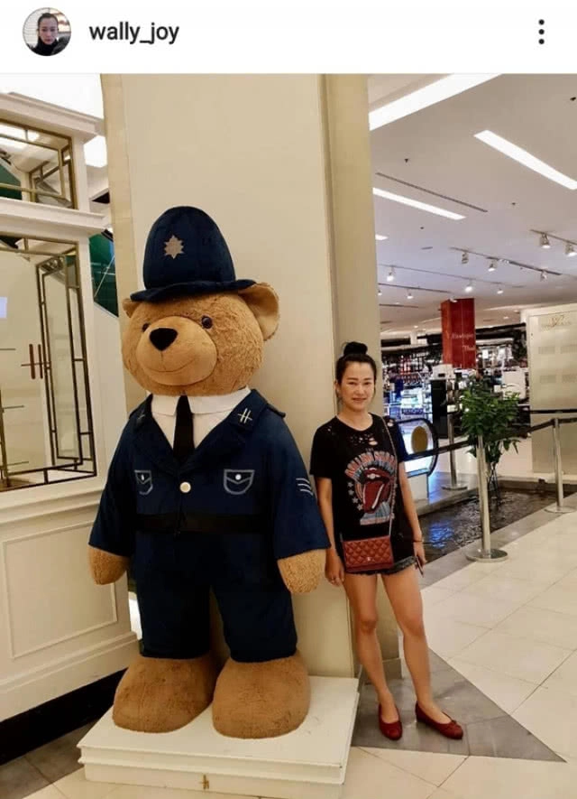 โซเชียลแชร์ว่อน! ไลฟ์สไตล์ของสะใภ้ "จันทร์โอชา" ใช้ของแบรนด์เนมหลากยี่ห้อ มูลค่าหลักล้าน