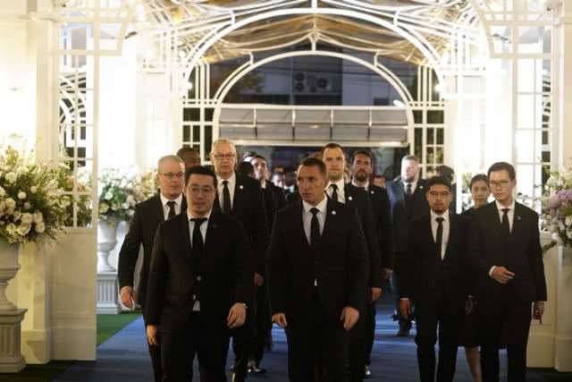 "เลสเตอร์" บินถึงไทย ร่วมพิธีสวดพระอภิธรรม "เจ้าสัววิชัย"