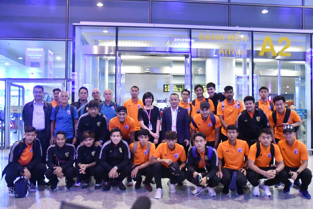 คณะอุปทูตให้การต้อนรับช้างศึก U23, สื่อเวียดนามสัมภาษณ์ กาม่า, ศุภชัย