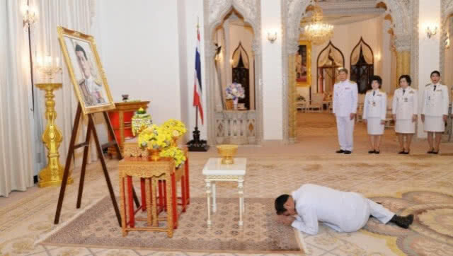 "ในหลวง" พระราชทานแจกันดอกไม้ แก่ "ประยุทธ์" เนื่องในวันคล้ายวันเกิด