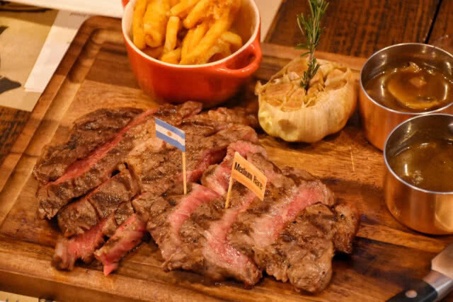 The Steakhouse Co. Bangkok  ร้านอาหารสไตล์อเมริกันสปอร์ตบาร์ ย่านพัฒน์พงษ์ซอย 2