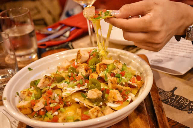 The Steakhouse Co. Bangkok  ร้านอาหารสไตล์อเมริกันสปอร์ตบาร์ ย่านพัฒน์พงษ์ซอย 2