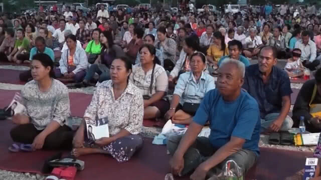 ป้ายไวนิลเวทีปราศรัย ล้มทับ!! ผู้ลงสมัคร ส.ส.พท.