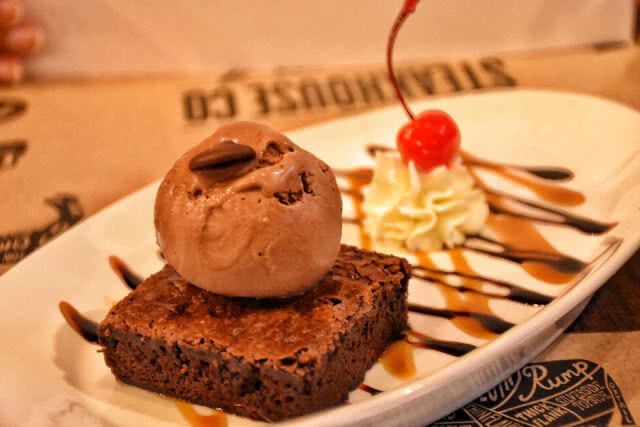 The Steakhouse Co. Bangkok  ร้านอาหารสไตล์อเมริกันสปอร์ตบาร์ ย่านพัฒน์พงษ์ซอย 2