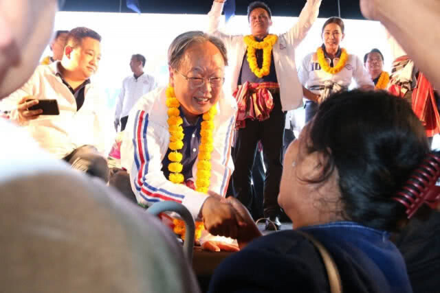 "บิ๊กตู่" ให้คำมั่นจะนำพาประเทศไปสู่ความสงบสุข