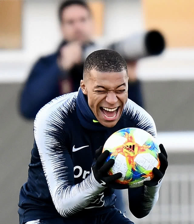 แฟนๆราชันอยากได้ "เอ็มบั๊ปเป้" ฝ่ายบริหารว่าไง?