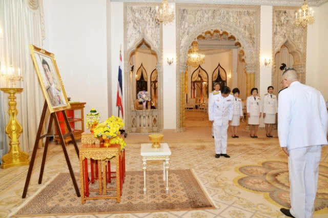 "ในหลวง" พระราชทานแจกันดอกไม้ แก่ "ประยุทธ์" เนื่องในวันคล้ายวันเกิด