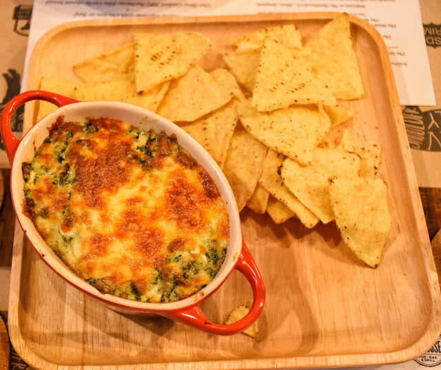 The Steakhouse Co. Bangkok  ร้านอาหารสไตล์อเมริกันสปอร์ตบาร์ ย่านพัฒน์พงษ์ซอย 2