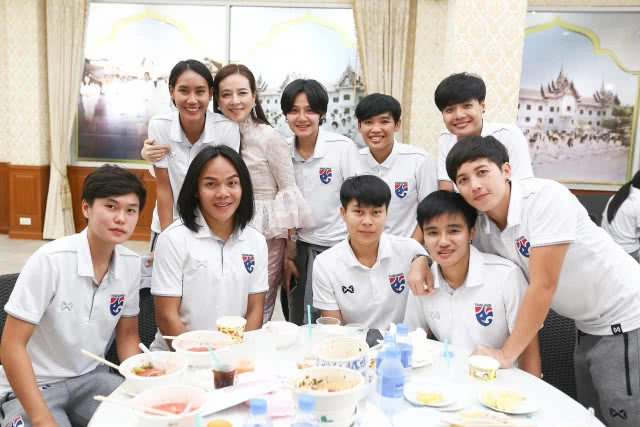 มาดามแป้ง ทำบุญวันคล้ายวันเกิด ครบ 53 ปี