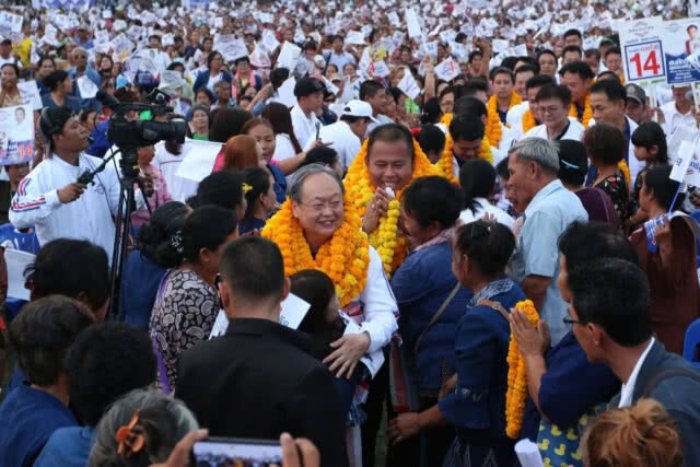 "บิ๊กตู่" ให้คำมั่นจะนำพาประเทศไปสู่ความสงบสุข