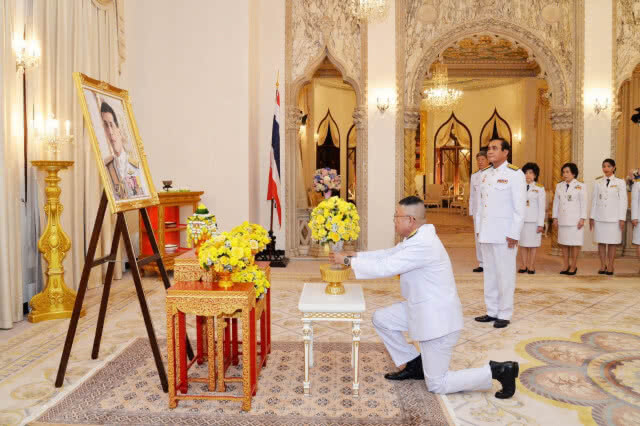 "ในหลวง" พระราชทานแจกันดอกไม้ แก่ "ประยุทธ์" เนื่องในวันคล้ายวันเกิด