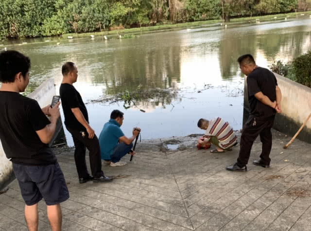 ชาวบ้านผง่ะ! พบหม้อดินปิดผ้ายันต์แดงลงอักขระ ลอยหน้าสุสานติดแม่น้ำระยอง (มีคลิป)