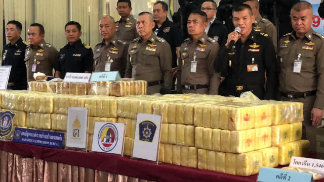 รอง ผบ.ตร. พร้อมแม่ทัพภาค3 แถลงจับยาบ้า 8 ล้านเม็ด มูลค่ากว่า 803 ล้านบาท