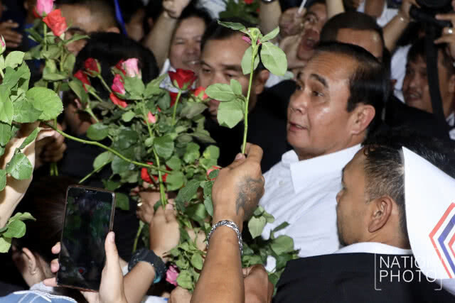 เซอร์ไพรส์!! "ลุงตู่" ขึ้นปราศรัยใหญ่ พปชร. ปลุกคนไทยรักชาติ-ศาสน์-กษัตริย์